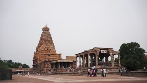 Declarado-Patrimonio-De-La-Humanidad-Por-La-Unesco,-El-Templo-Brihadeeswarar-Es-El-Monumento-Chola-Más-Impresionante-De-Tamil-Nadu