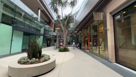Santa-Monica-Place-Outdoor-Shopping-Mall-in-California-with-brand-name-stores
