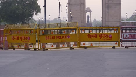 Delhi-Police-barricades-stand-at-the-entrance-of-India-Gate,-Kartavya-Path,-Delhi