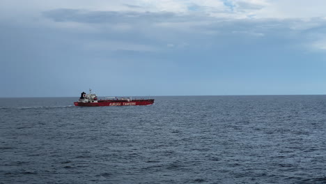 Ein-Öltanker,-Der-In-Zeitlupe-Im-Golf-Von-Mexiko-Fährt