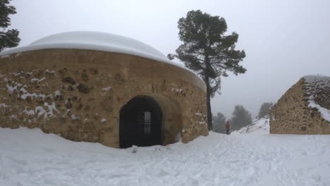 Schneebedeckter-Pou-De-Barber-In-Ibi,-Alicante,-Spanien