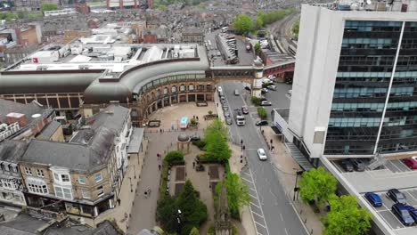 Victoria-Shopping-Centre-and-Station-Parade-in-Harrogate,-North-Yorkshire,-UK