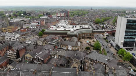 Drone-shot-of-Victoria-Shopping-Centre-in-Harrogate,-North-Yorkshire,-UK