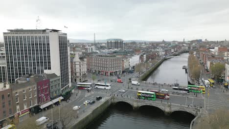 Aerial-Pullback-Reveals-O'Connell-Bridge-in-Dublin,-Ireland