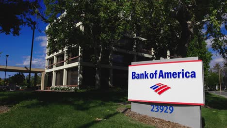 Bank-Of-America-Cerró-El-Edificio-Del-Banco-En-Santa-Clarita,-California,-En-El-Condado-De-Los-Ángeles.