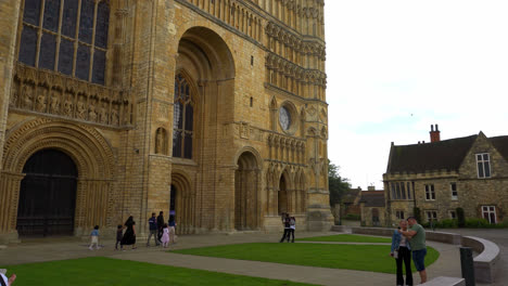 Tourists-visiting-the-famous-attraction-of-Lincoln-Cathedral