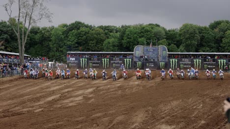 Motocross-Rennen-Dirt-Track-Start-Redbud