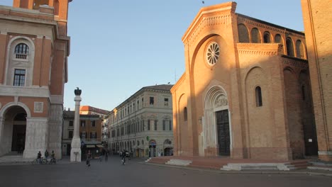 Exterior-Of-The-Basilica-Abbey-Of-San-Mercuriale-In-Forlì,-Italy