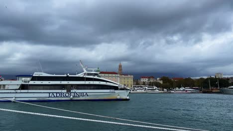 Puerto-De-Split-En-Croacia-4k