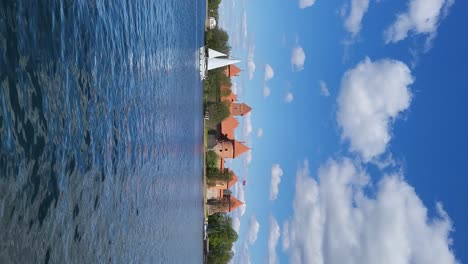 Trakai,-Lithuania-4-May-2023:-Medieval-Gothic-Island-Castle,-Located-in-Galve-Lake