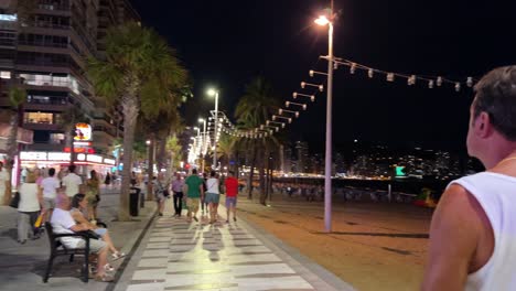 Toma-Estática-De-La-Franja-Principal-De-Benidorm-Junto-A-La-Playa-De-Arena-De-Levante-Y-El-Mar-Balear,-España-4k-30-Fps.