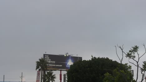 Avión-De-American-Airlines-Aterriza-En-El-Aeropuerto