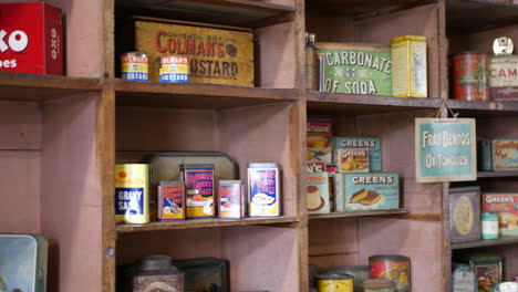 Vintage-Produkte-Und-Waren-Und-Marken-Im-Lebensmittelgeschäft