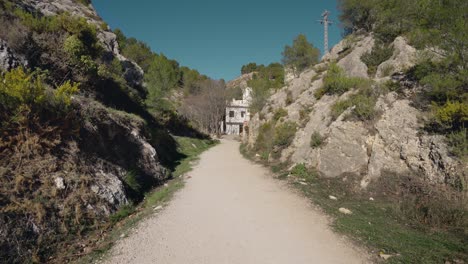 Eingang-Zum-Mediterranen-Naturschutzgebiet-Der-Schlucht-Der-Mühlen