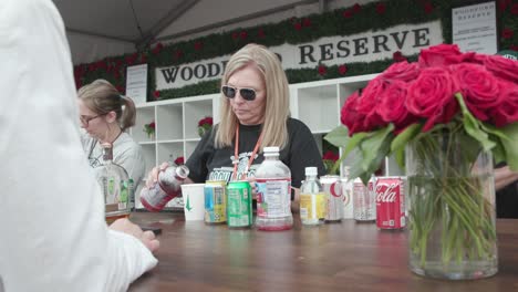 Woman-pouring-drinks-at-Churchill-Downs