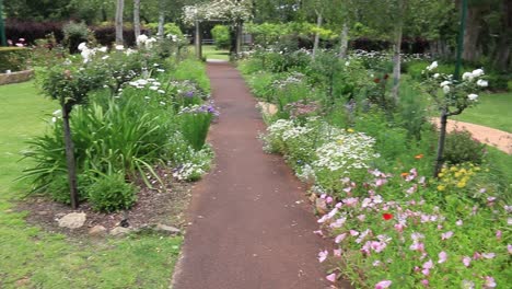 Scenic-Gardens-Of-Stirling-Cottage,-Harvey-Western-Australia,-Pan-Left-Clip