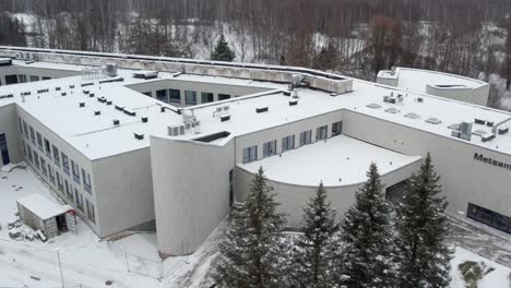 Pan-drone-shot-of-Eesti-Maaülikool-Metsamaja-facility-university-in-Tartu