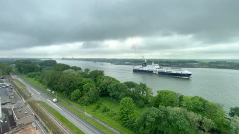 Ro-Ro-freighter-arrives-in-the-port-of-Rotterdam-at-Rozenburgh