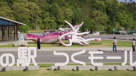 "King-Squid"-Ika-Kingu-Statue-at-Noto-Town-Rest-Area