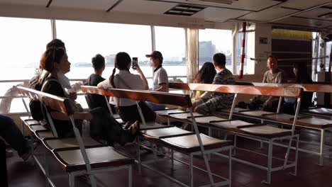 Passengers-at-the-Star-Ferry