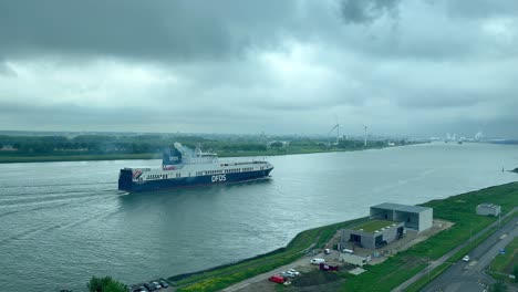 Ro-Ro-freighter-sails-towards-the-port-of-Rotterdam-at-Rozenburg