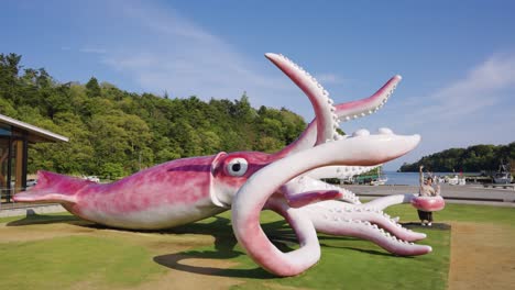 Giant-Squid-Statue-Built-at-Road-Stop-Area-"Ika-No-Eki"-in-Noto-Peninsula