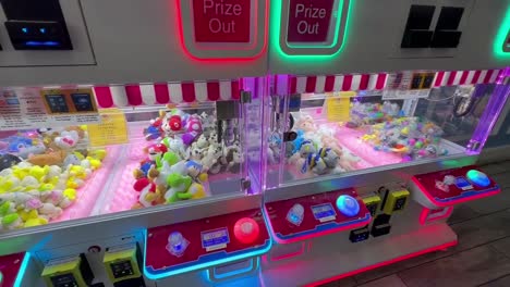 Arcade-Claw-Machine;-Mini-Plushies;-Toys,-Games,-Fun
