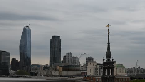 Blick-Von-Der-Dachterrasse-Auf-Das-London-Eye-In-Der-Nähe-Der-St.-Paul&#39;s-Cathedral