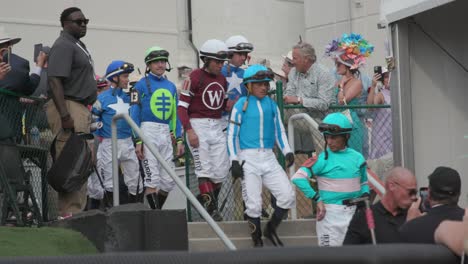 Jockeys-Betreten-Das-Fahrerlager-Für-Kentucky-Derby-149