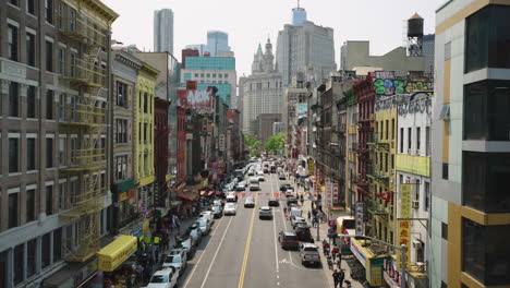 East-Broadway-In-Chinatown,-New-York-City,-USA