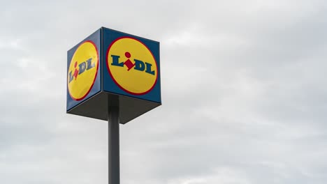 Lidl-store-sign.-Clouds-passing-by.-Time-lapse
