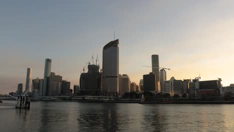 Wide-morning-view-of-Brisbane-City-at-sunrise-from-Southbank