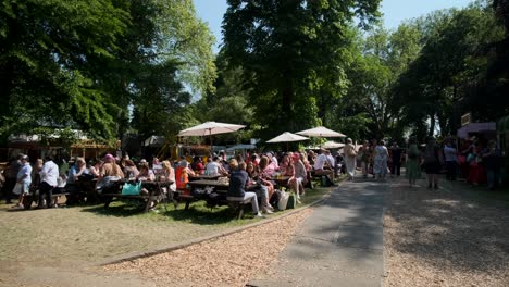 Área-De-Picnic-En-El-Chelsea-Flower-Show-Festival