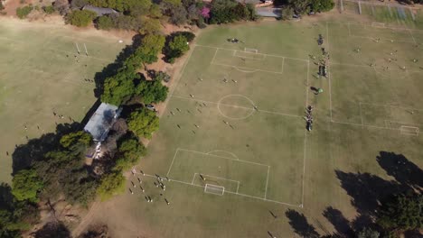 Vídeo-Teledirigido-De-Un-Partido-De-Fútbol-En-El-Christian-Brothers-College-De-Bulawayo-(Zimbabue)