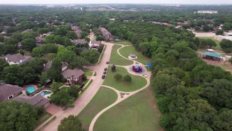 Imágenes-Aéreas-Editoriales-Del-Parque-Infantil-Glenwick-Park-En-Flower-Mound,-Texas