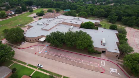 Redaktionelle-Luftaufnahmen-Von-Flower-Mound-Elementary-In-Flower-Mound,-Texas