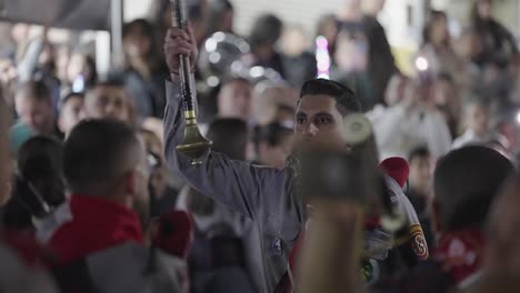 Mariscal-De-Banda-Militar-Balancea-Bastón-En-Desfile-De-Pascua-En-Nazaret