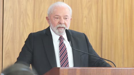 Der-Brasilianische-Präsident-Luis-Inacio-Lula-Da-Silva-Bei-Einer-Pressekonferenz