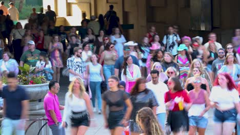 Lapso-De-Tiempo-En-El-Que-Multitudes-Masivas-De-Personas-Vienen-En-Masa-Para-Ver-Un-Concierto-De-Taylor-Swift-Mientras-Están-En-Chicago-Este-Fin-De-Semana-De-Verano.