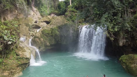 Barranquismo-Badian-En-Las-Cataratas-Kawasan,-Cebú