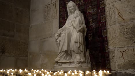 Marienstatue-In-Der-Kirche-St