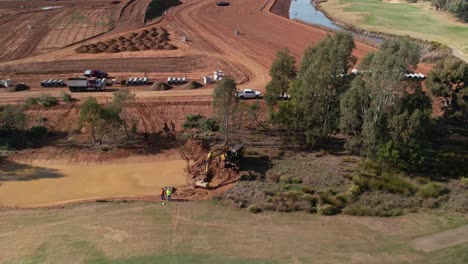 Yarrawonga,-Victoria,-Australia---2-June-2023:-Tracked-excavator-dragging-the-bucket-in-a-new-billabong-on-Black-Bull-Golf-Course-at-Silverwoods-Estate-in-Yarrawonga