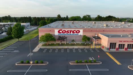 Costco-Wholesale-store-in-USA