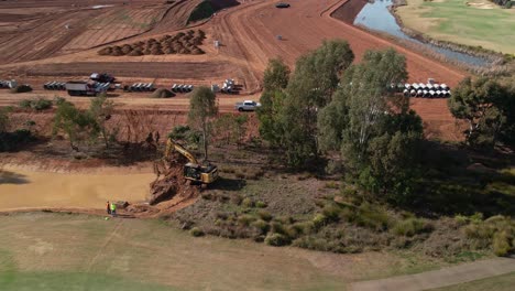 Yarrawonga,-Victoria,-Australia---2-June-2023:-Tracked-excavator-digging-earth-for-a-new-billabong-on-Black-Bull-Golf-Course-at-Silverwoods-Estate-in-Yarrawonga