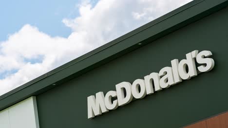 McDonald&#39;s-Schild-An-Der-Restaurantwand