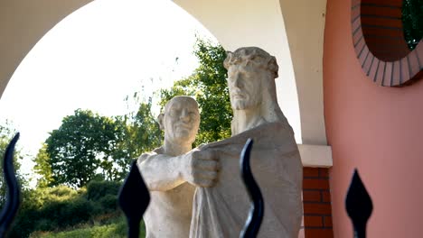 Figura-De-Jesús-Ante-La-Pasión,-Vía-Crucis-En-Gietrzwałd