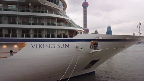 Viking-Sun-Cruise-Ship-Docking-at-Port-in-Shanghai,-China