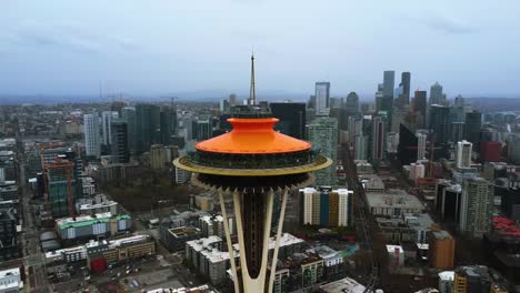 Aerial-view-around-the-Space-Needle,-gloomy-day-in-Seattle-city,-Washington,-USA