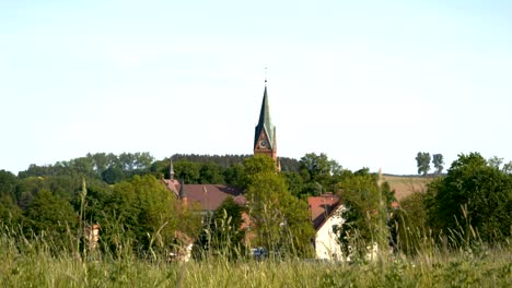 Santuario-De-Nuestra-Señora-De-Gietrzwałd,-Vista-De-La-Iglesia