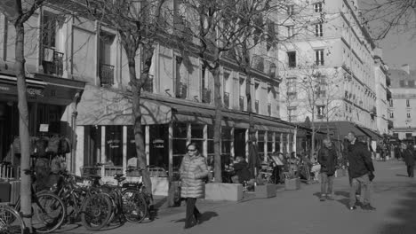 Chatelet-Viertel-Tagsüber,-Paris,-Frankreich-–-Schwarz-Weiß-Video